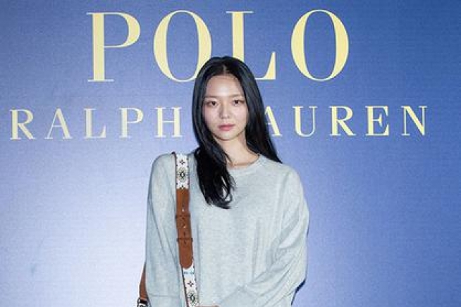 ashley-graham-provoca-victorias-secret 让欧阳娜娜美到发光的绸面西服了解下